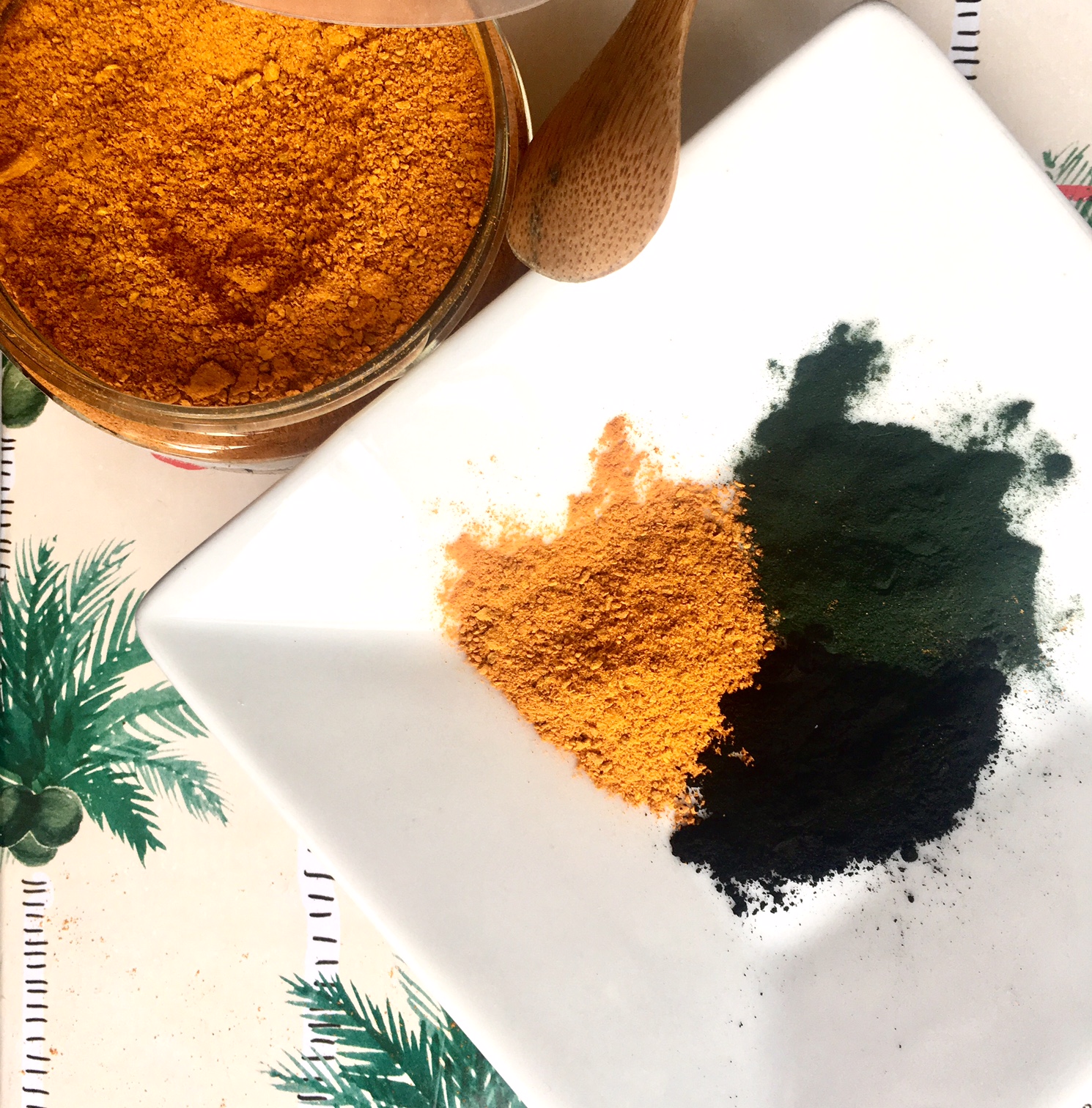 curcuma en cosmétique : masque peau grasse à imperfections au curcuma, spiruline et charbon végétal