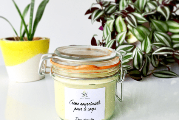 Pot de crème pour le corps, peau sèche, recette cosmétique