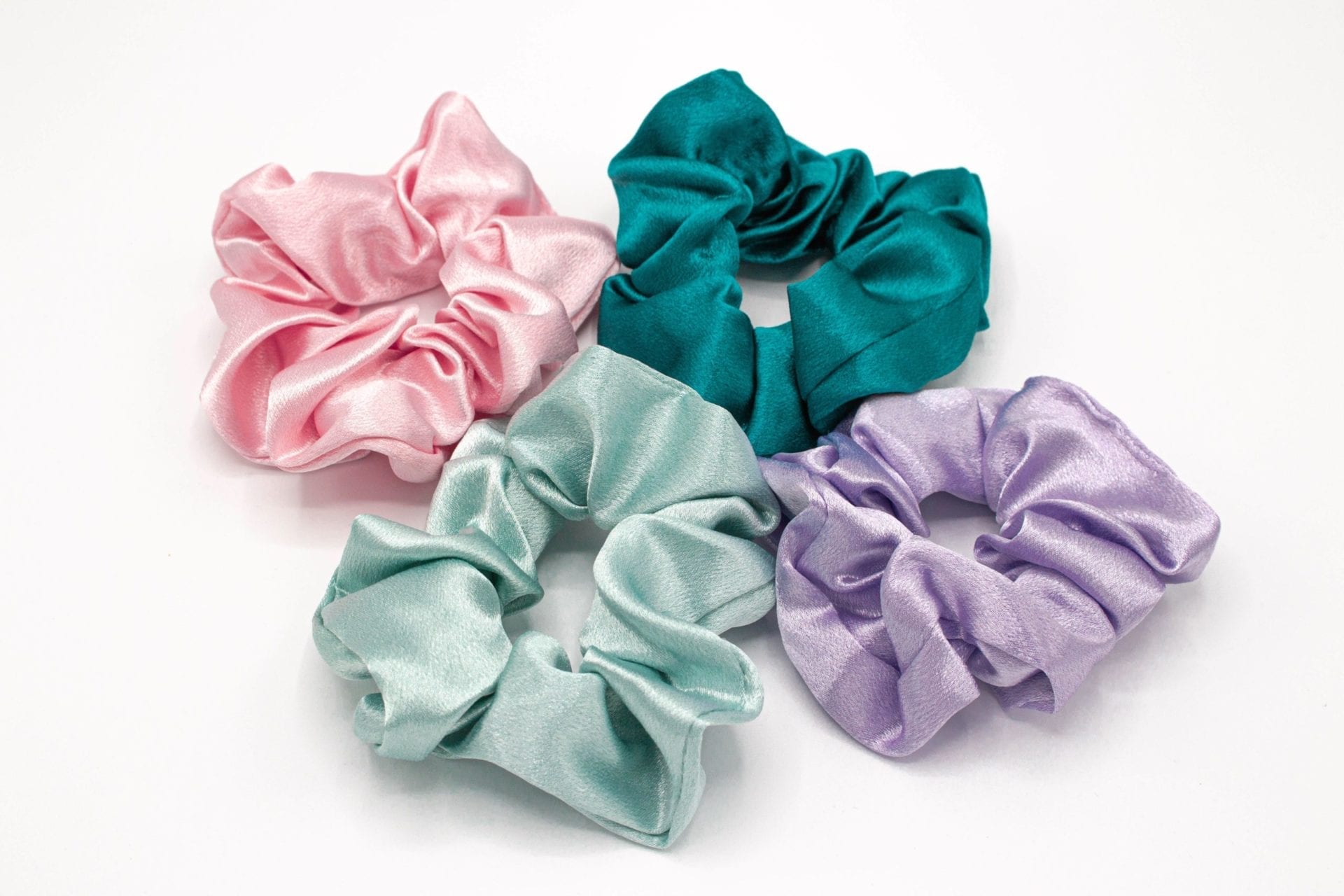 Scrunchie pour cheveux en satin - Mes Petites Pages