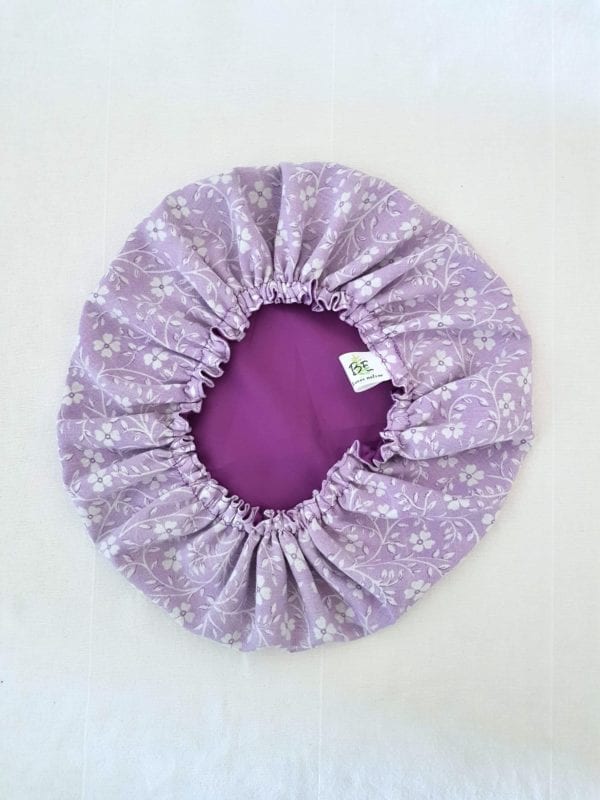 Couvre plat lavable XL Violet à fleurs blanches
