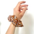 Scrunchie Léopard Be Loves Nature porté