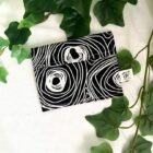 Pochette-savon-impermeable-Spirale-noire